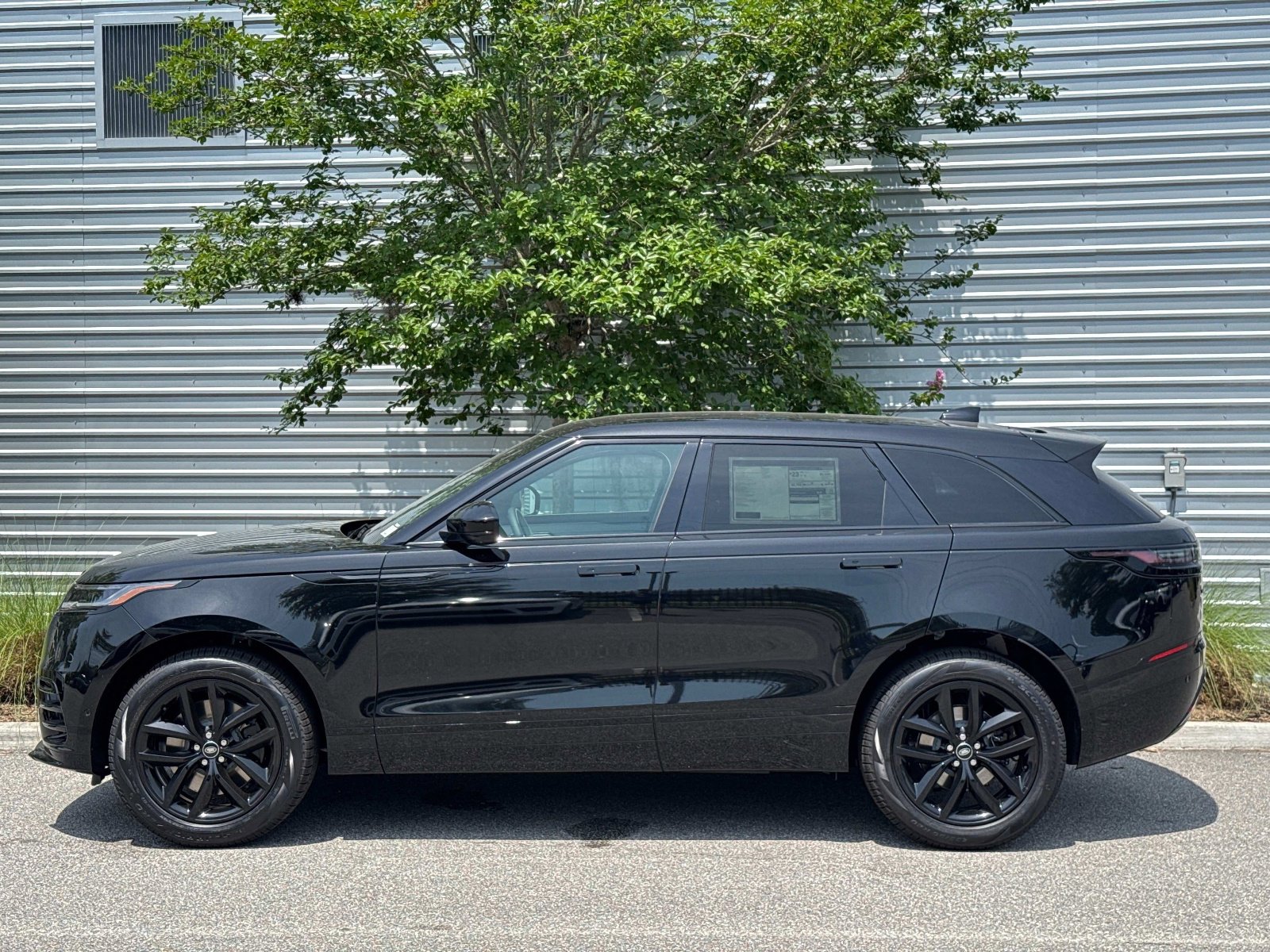 2026 Land Rover Range Rover Velar SE photo 2