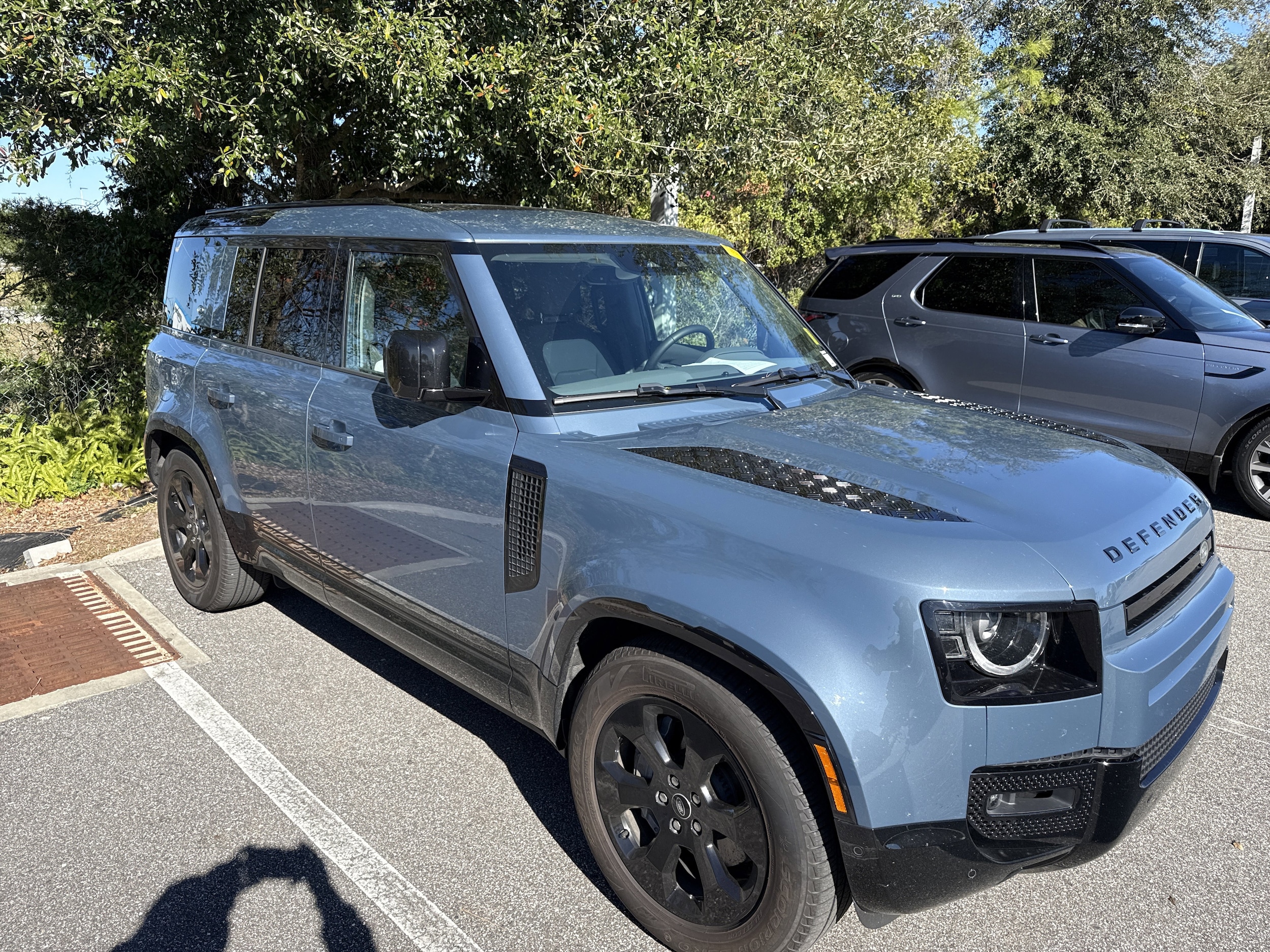 2024 Land Rover Defender X-Dynamic SE's photo