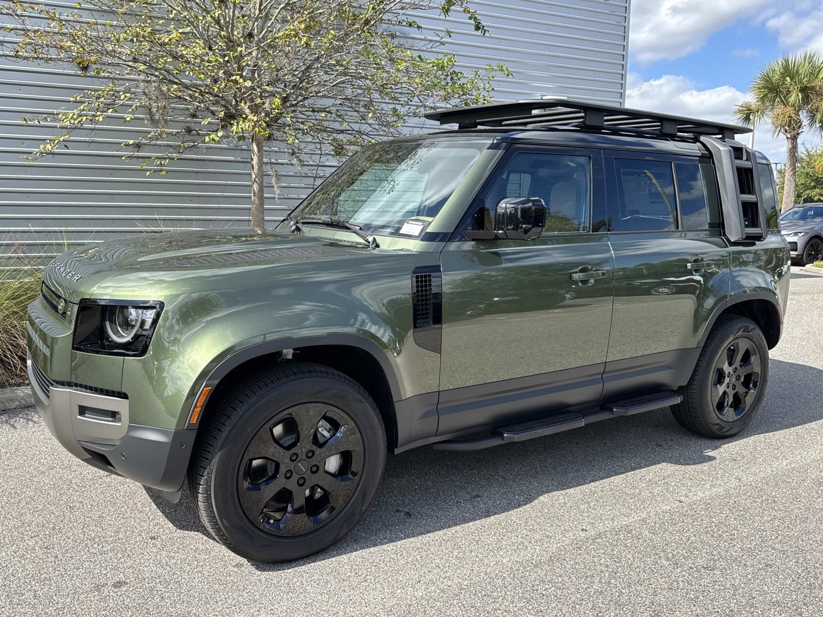 2026 Land Rover Defender S's photo