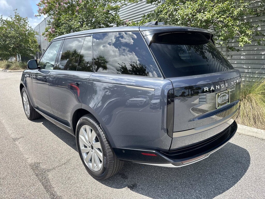 New 2026 Land Rover Range Rover SE SUV