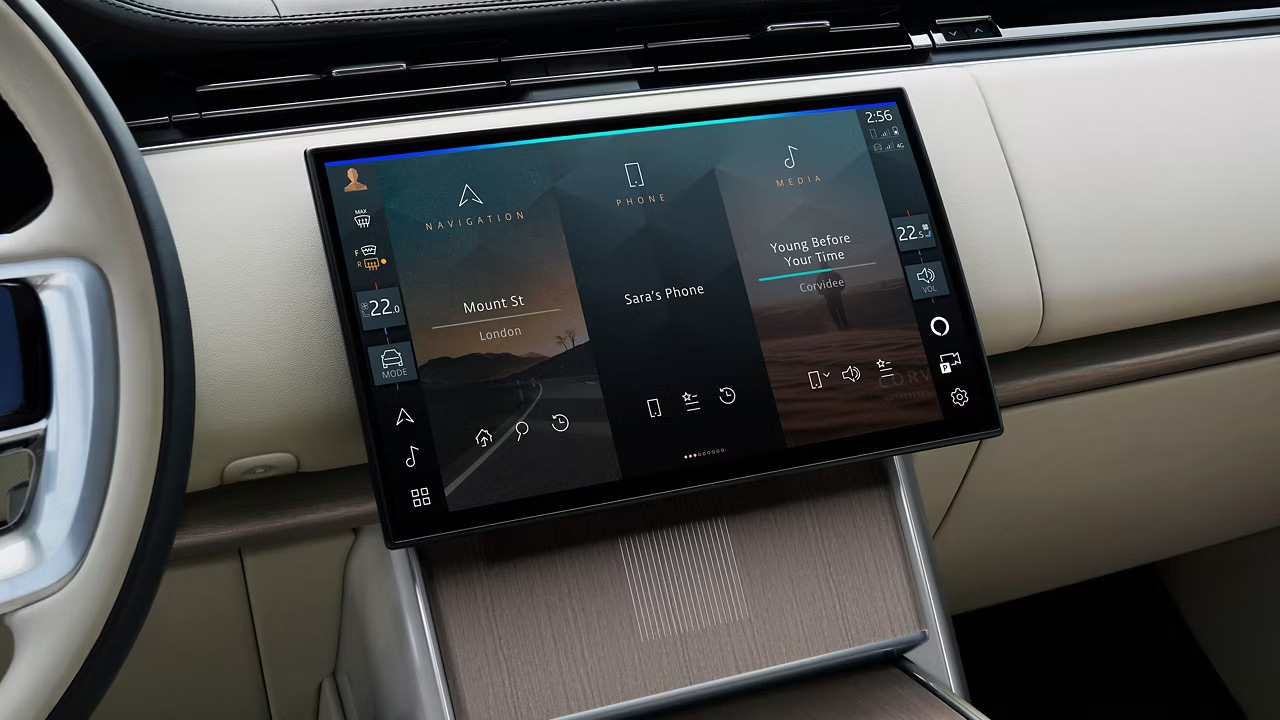 2024-5-range-rover-closeup-infotainment.png