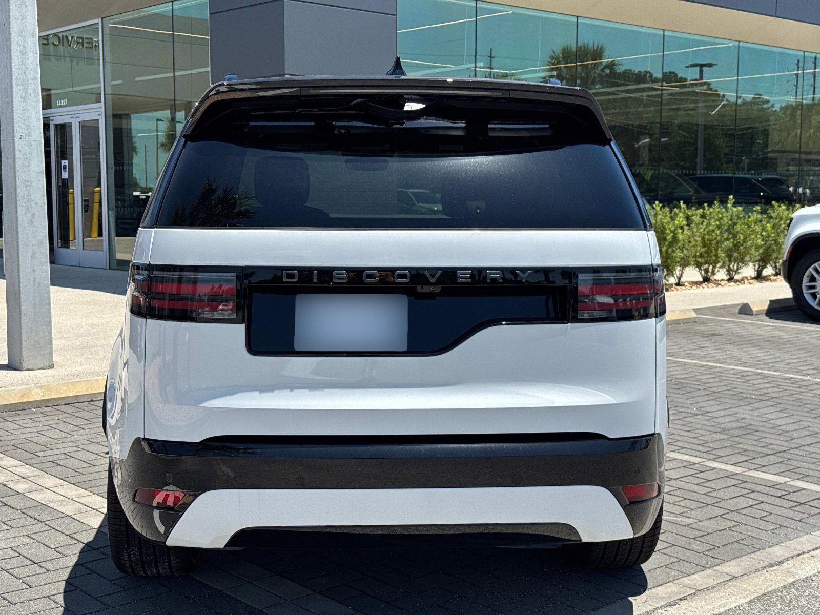 2025 Land Rover Discovery SE photo 3