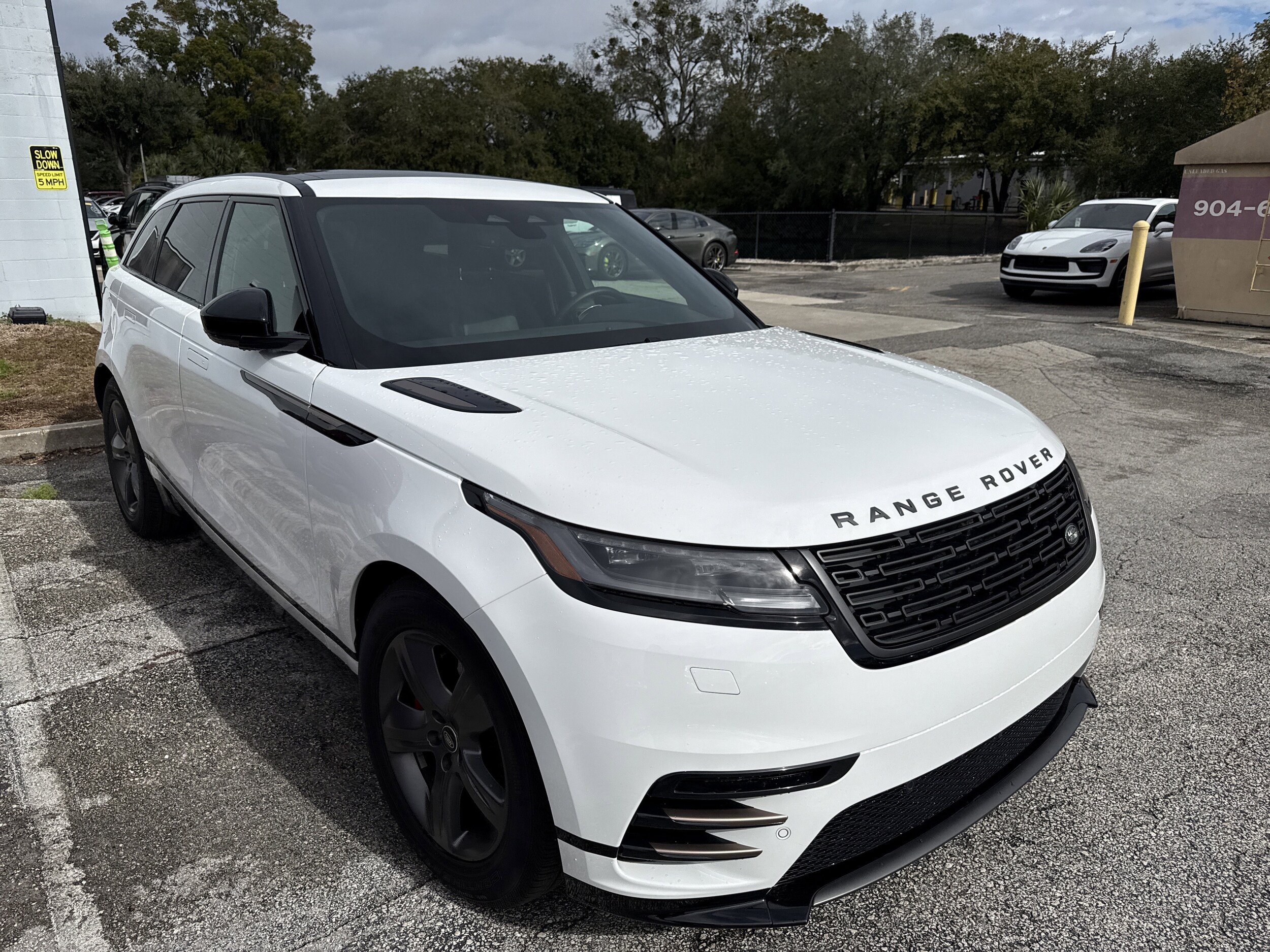 2025 Land Rover Range Rover Velar Dynamic SE's photo