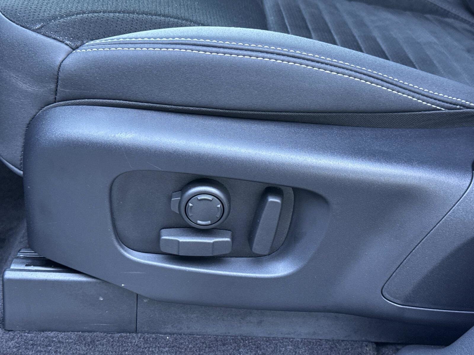 2025 Land Rover Discovery S - Photo 21