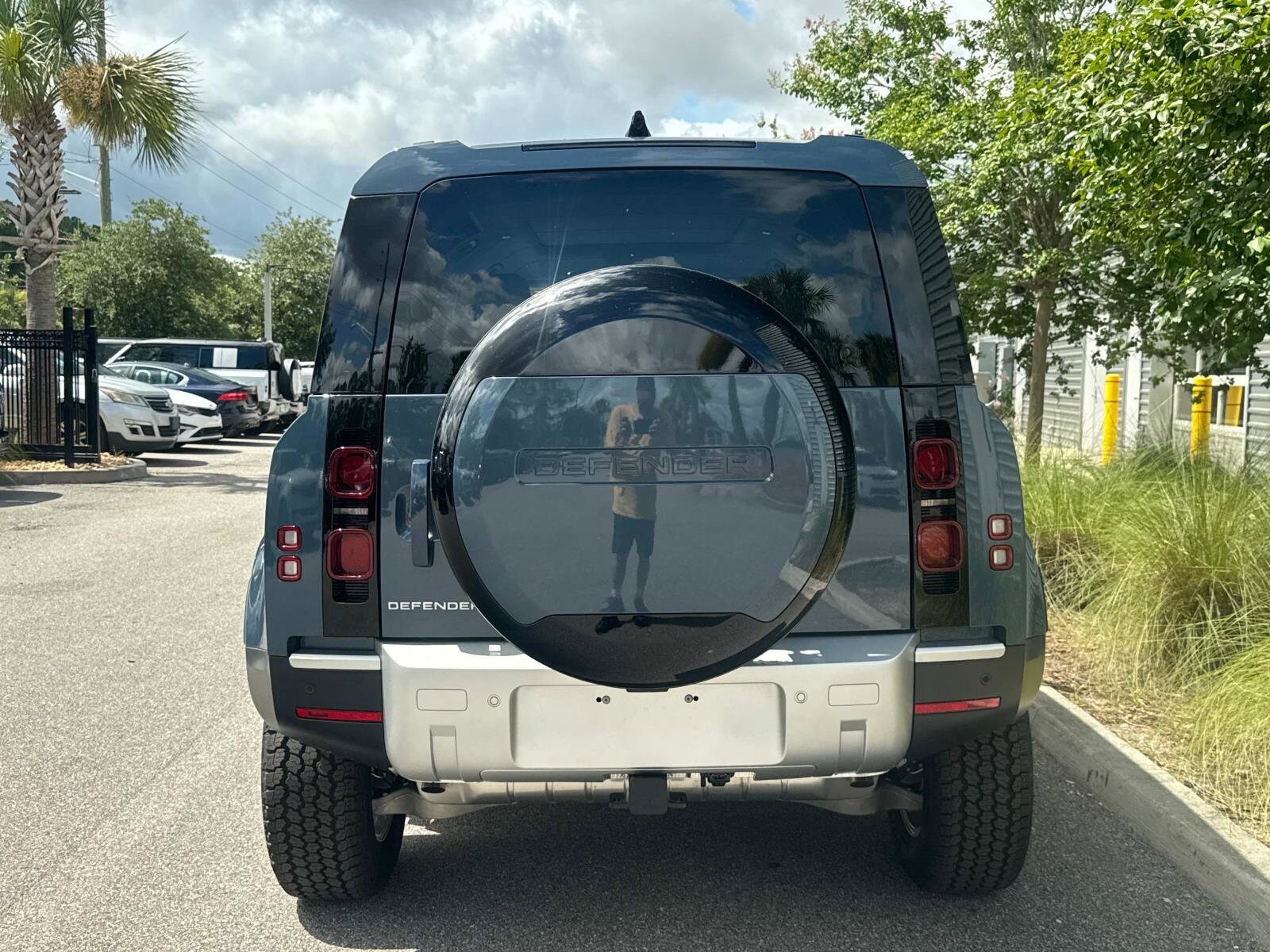 2025 Land Rover Defender 110 S photo 3