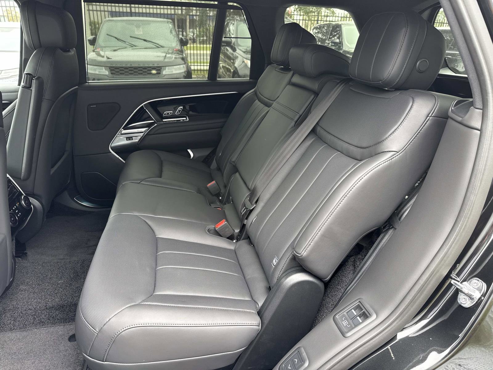 2026 Land Rover Range Rover SE - Photo 14