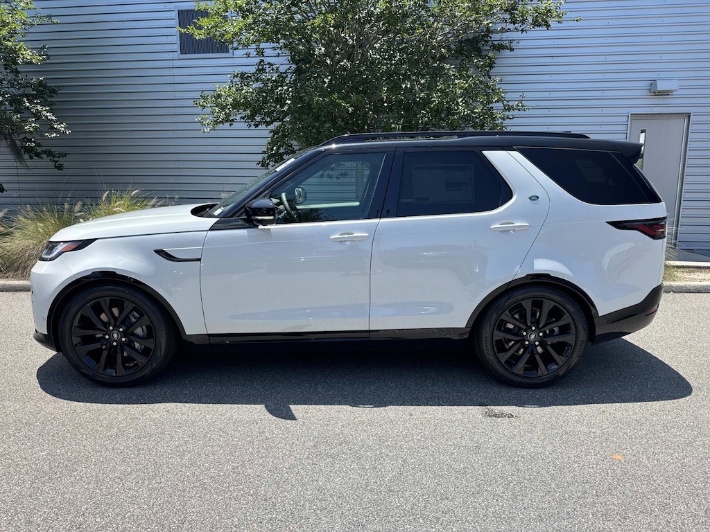 New 2026 Land Rover Discovery Dynamic SE SUV