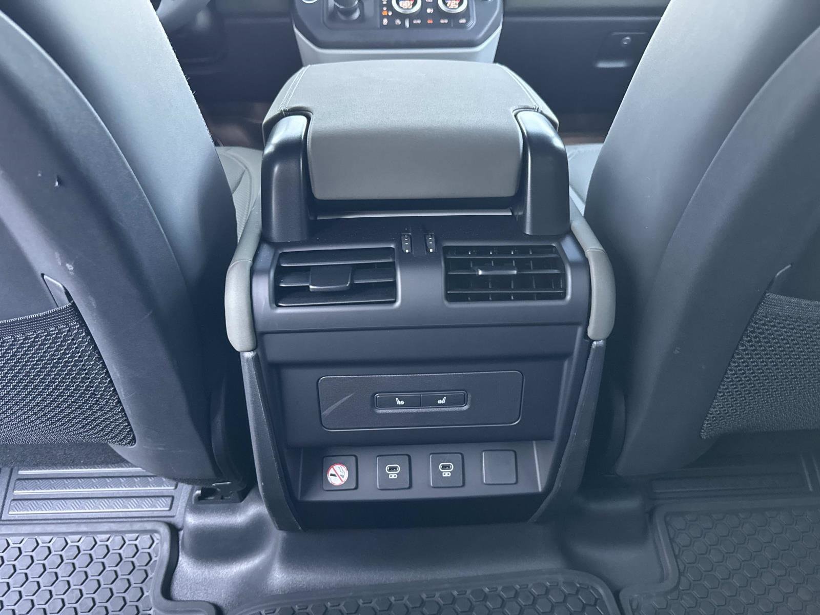 2025 Land Rover Defender X-Dynamic SE - Photo 16