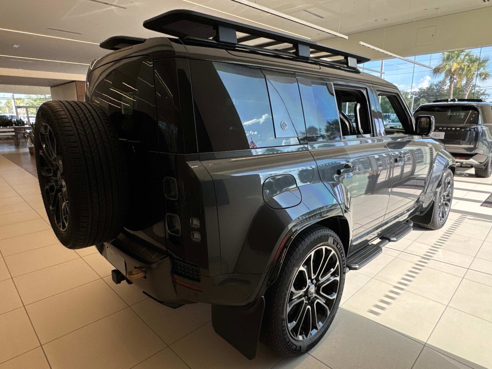 2025 Land Rover Defender 110 photo 3