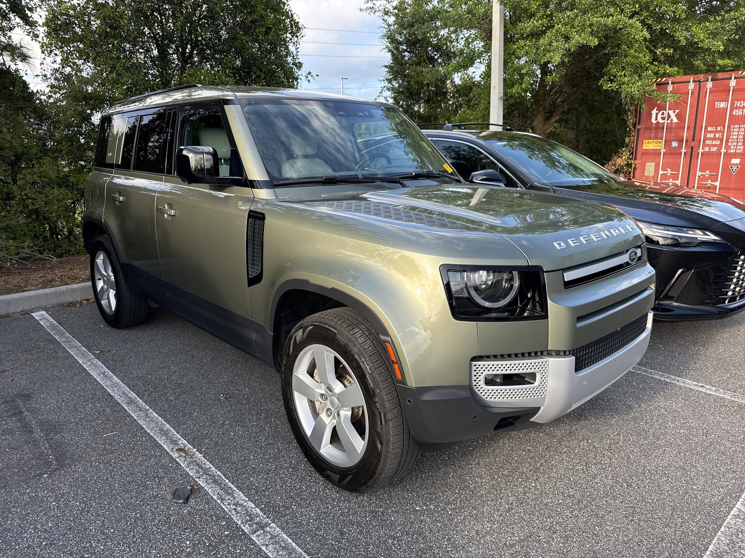 2023 Land Rover Defender SE