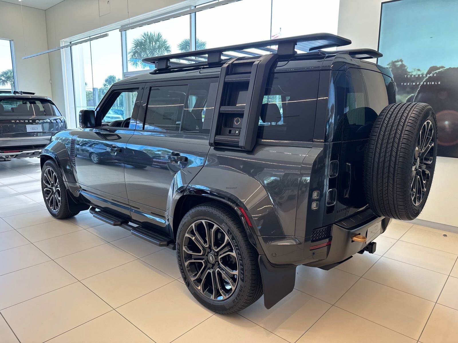 2025 Land Rover Defender 110 photo 2