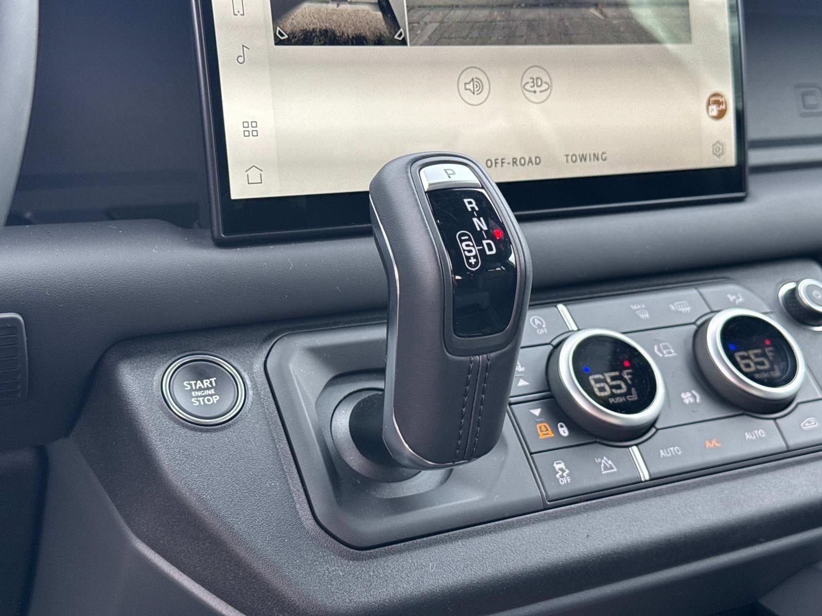 2025 Land Rover Defender X-Dynamic SE - Photo 25