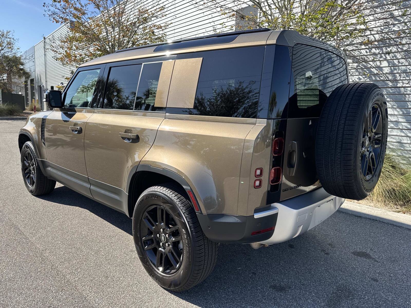 2025 Land Rover Defender S 110 photo 3