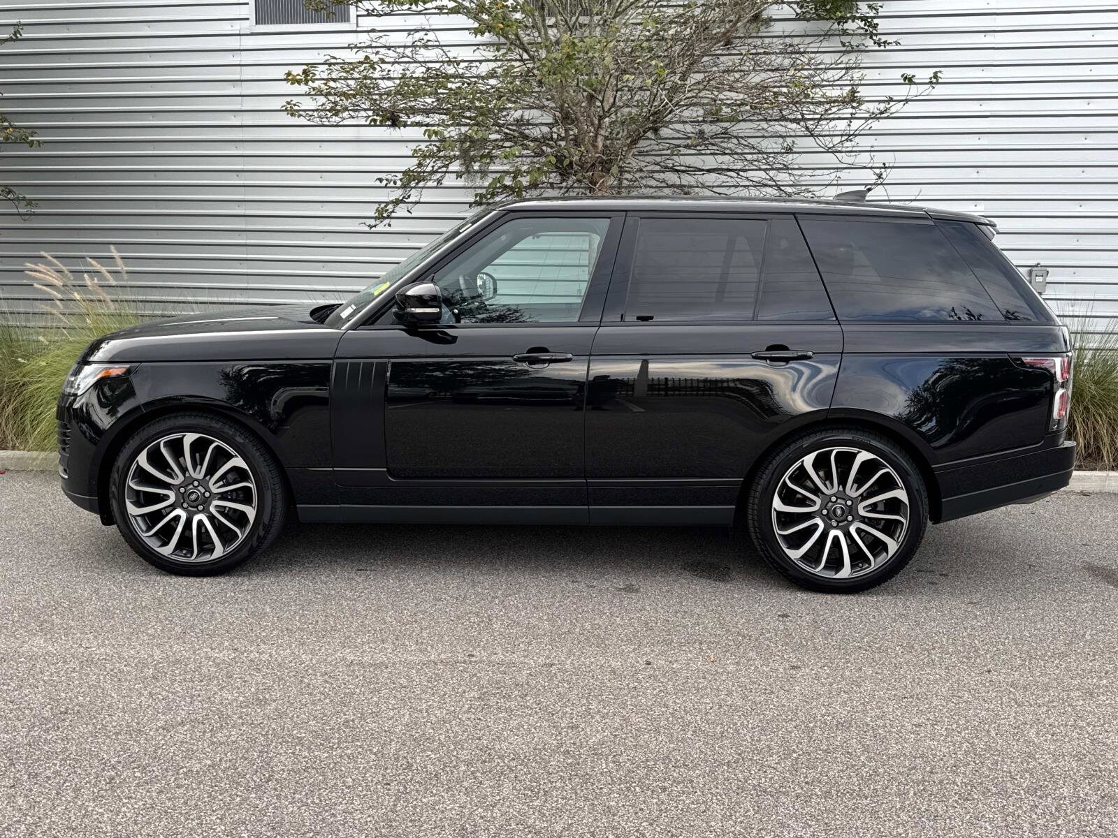 2019 Land Rover Range Rover SuperCharged photo 2