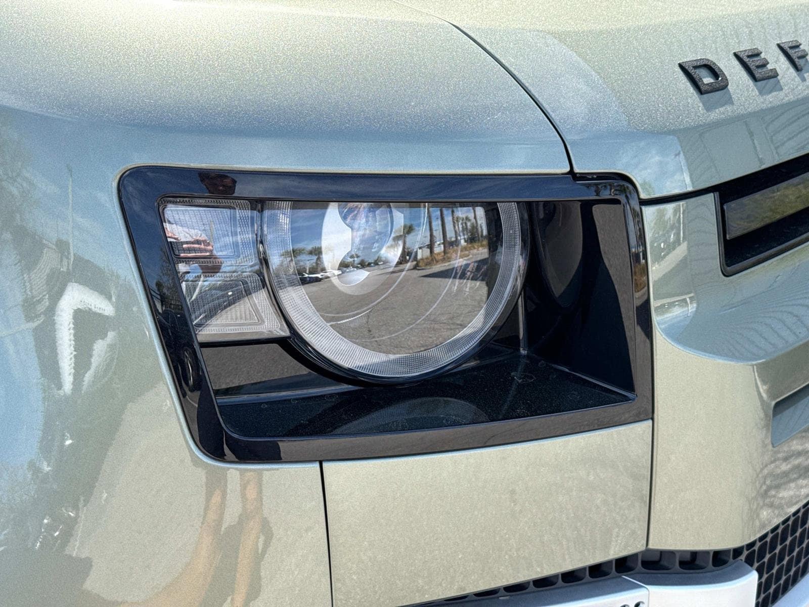 2025 Land Rover Defender X-Dynamic SE - Photo 8