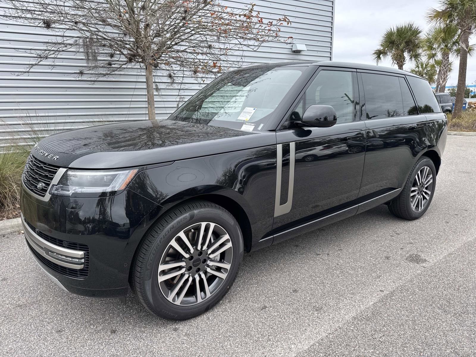 2026 Land Rover Range Rover 4.4 SE LWB 7's photo