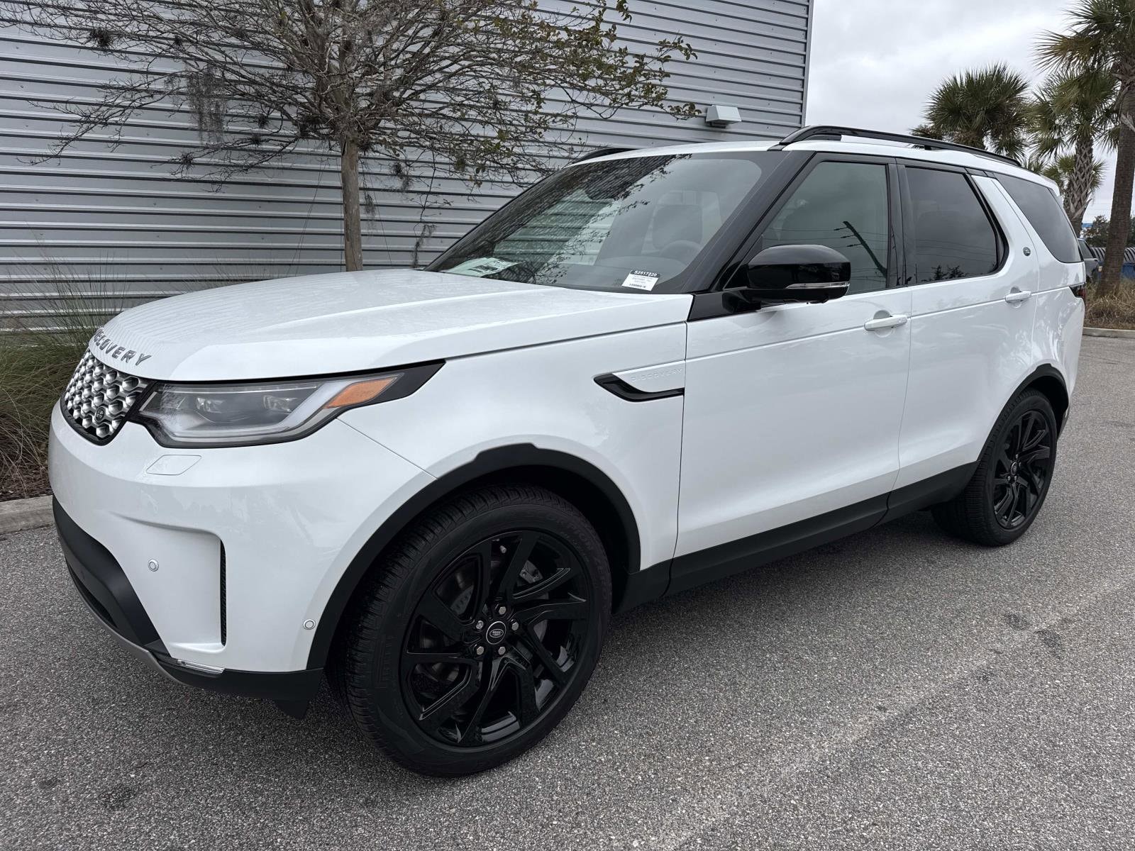 2025 Land Rover Discovery S's photo