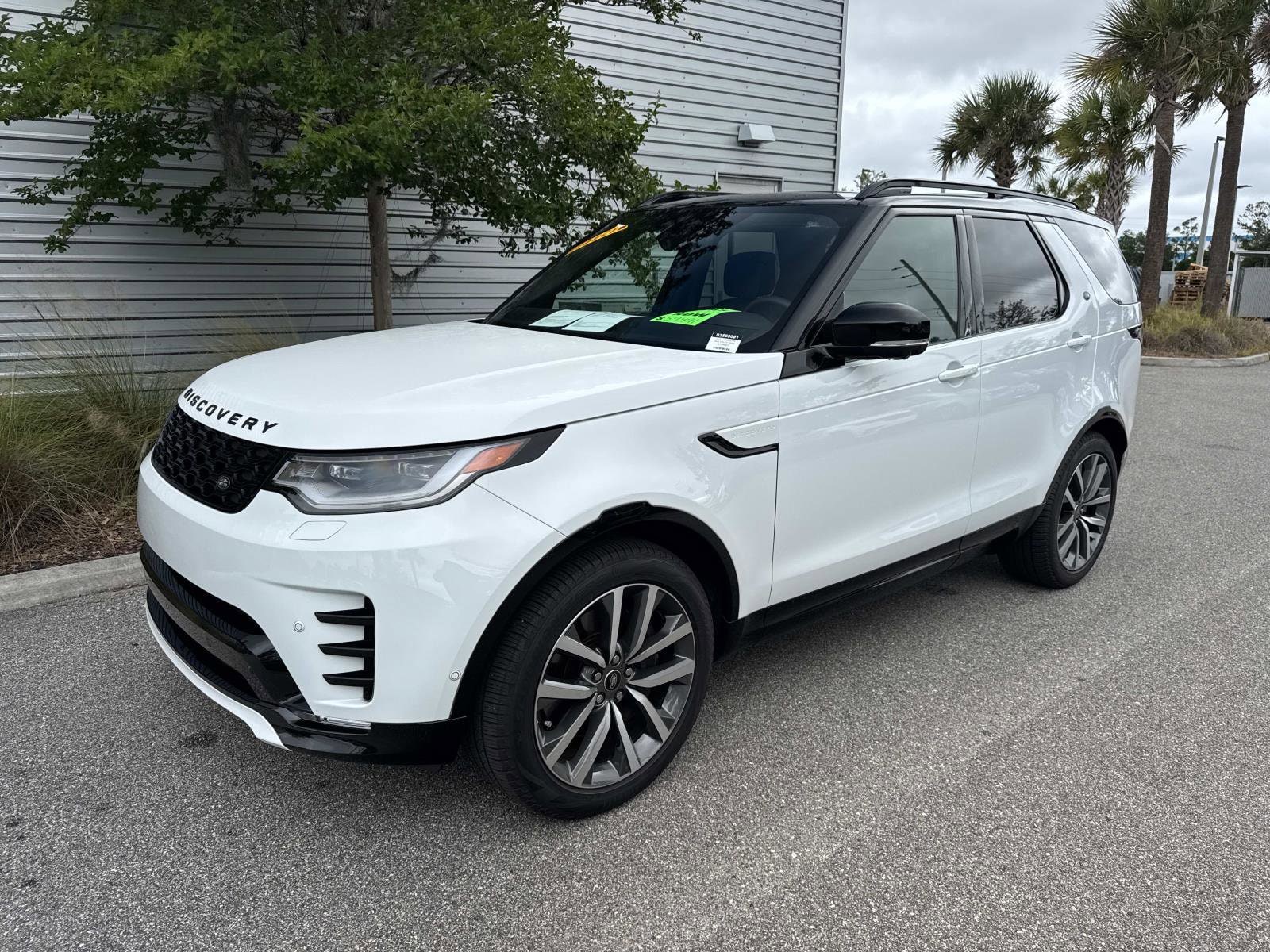 2025 Land Rover Discovery P360 Dynamic SE's photo