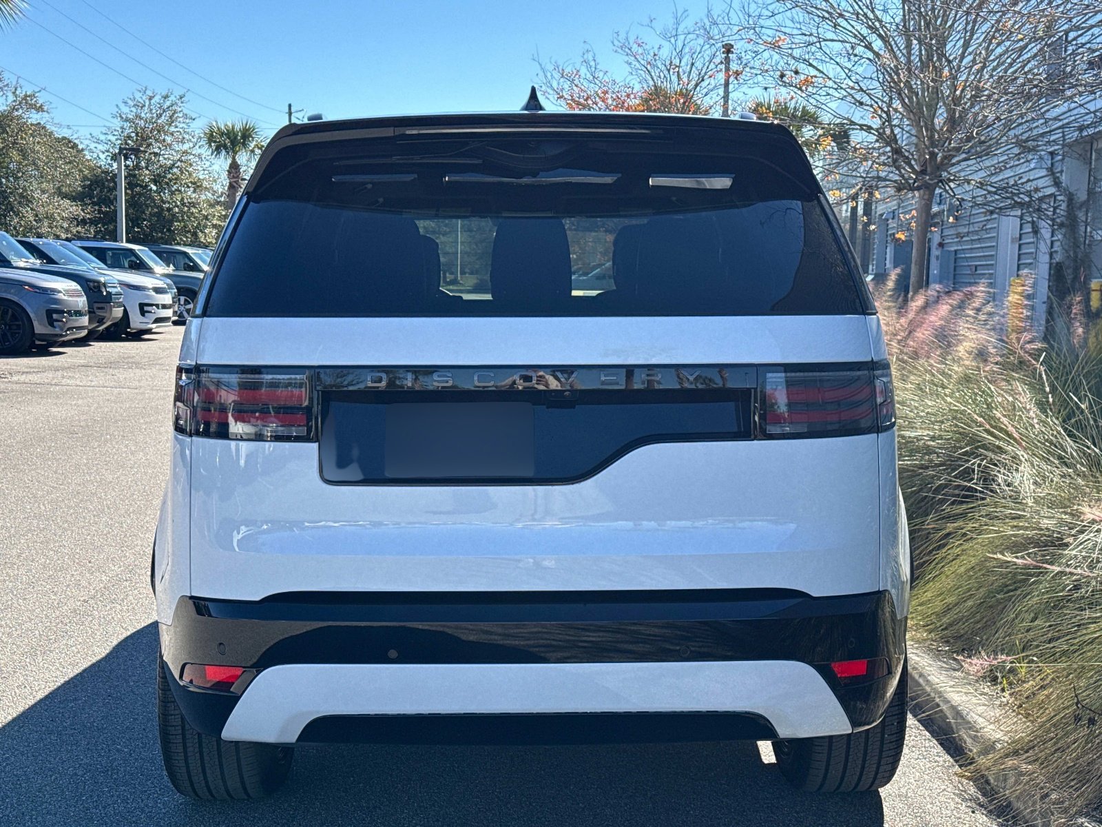 2025 Land Rover Discovery SE photo 3
