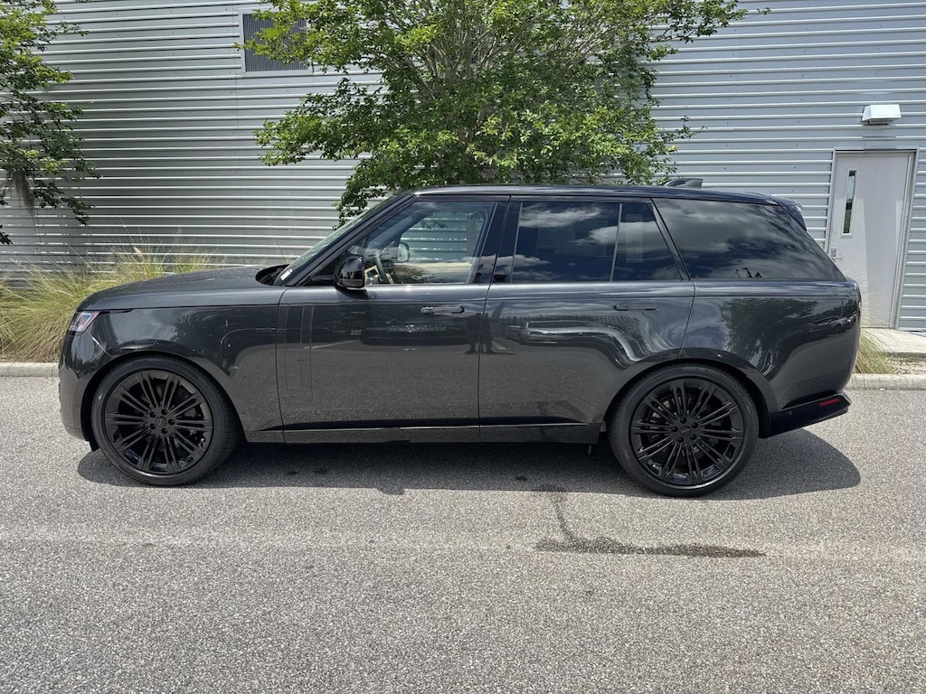 New 2026 Land Rover Range Rover SE SUV
