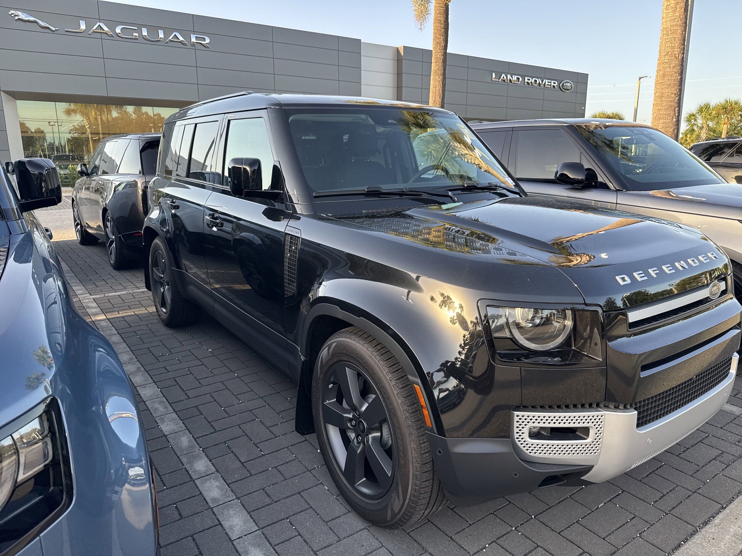 2025 Land Rover Defender 110 S photo 2