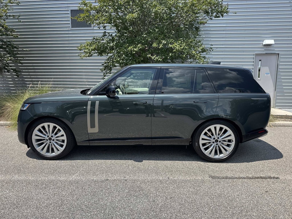 New 2026 Land Rover Range Rover SE SUV