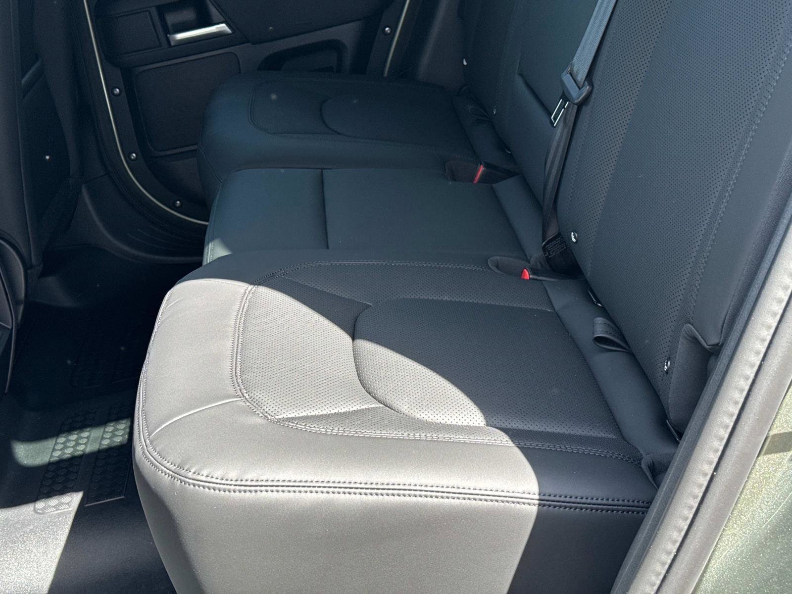 2025 Land Rover Defender X-Dynamic SE - Photo 12