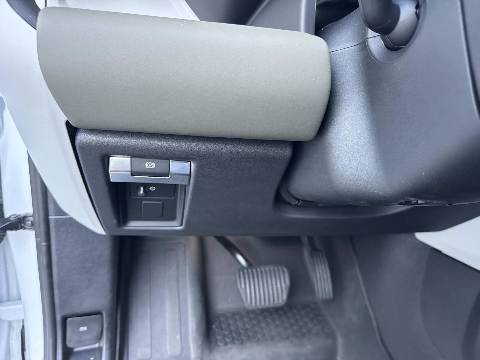 2025 Land Rover Defender X-Dynamic SE - Photo 32