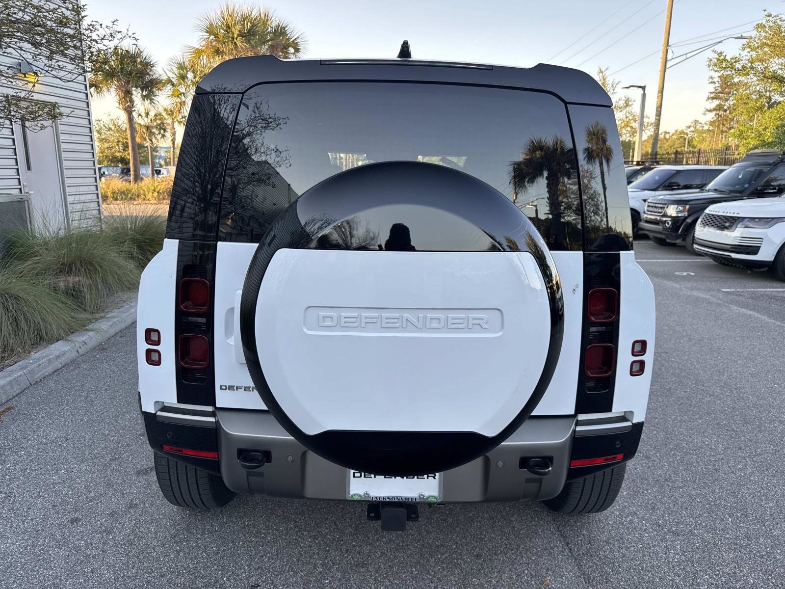 2025 Land Rover Defender X-Dynamic SE - Photo 7