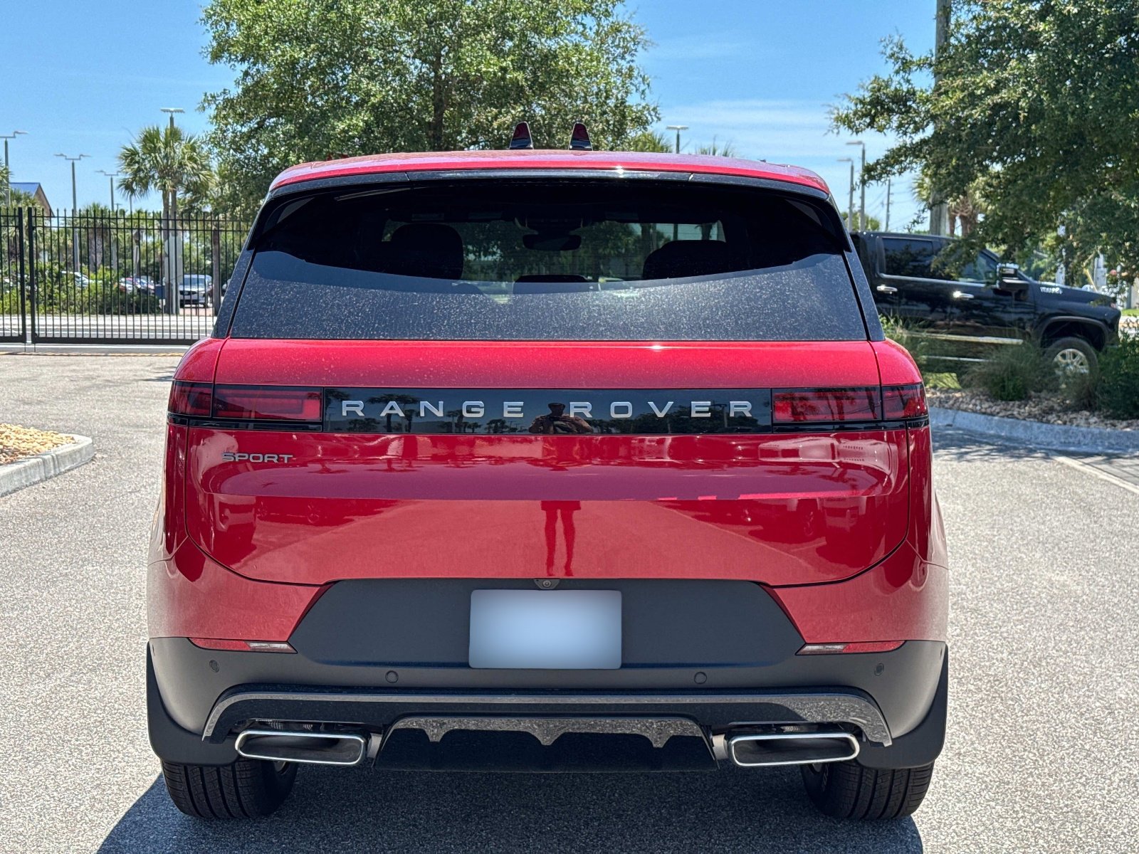 2025 Land Rover Range Rover Sport photo 3