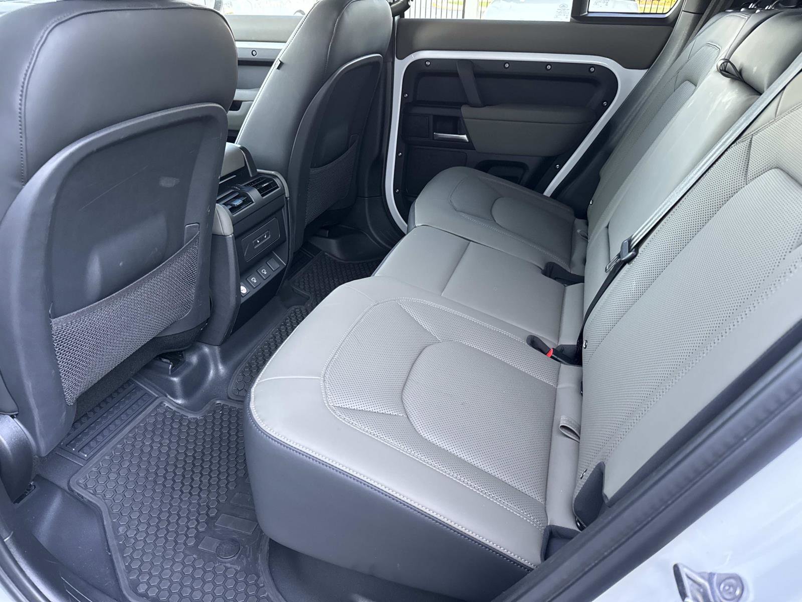 2025 Land Rover Defender X-Dynamic SE - Photo 14