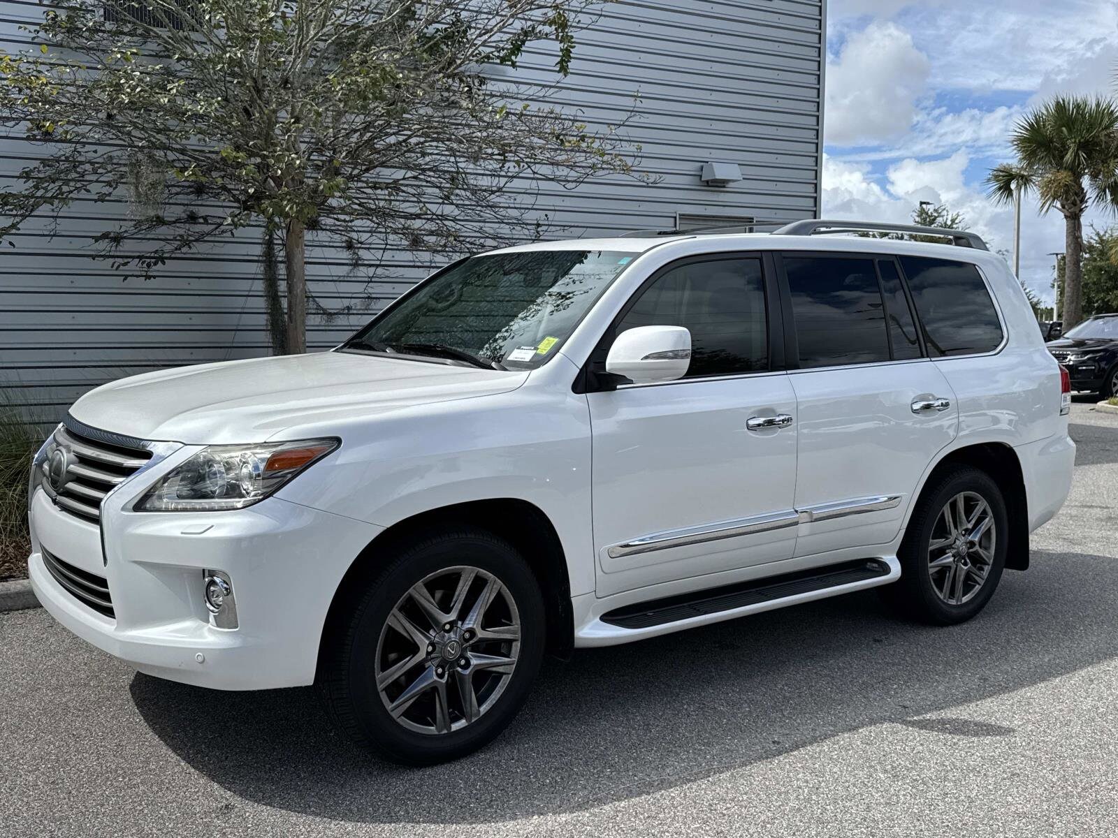 2015 Lexus LX 570 photo 3