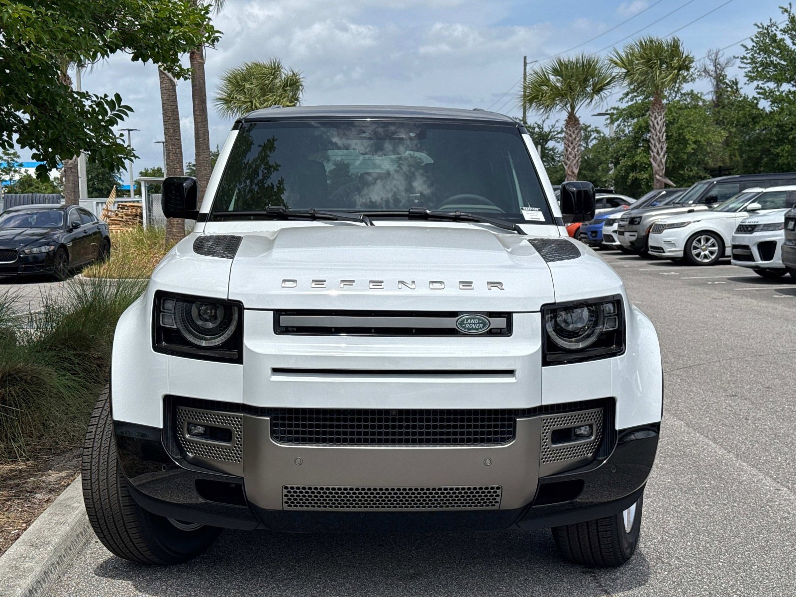 2025 Land Rover Defender 110 X-Dynamic SE photo 2