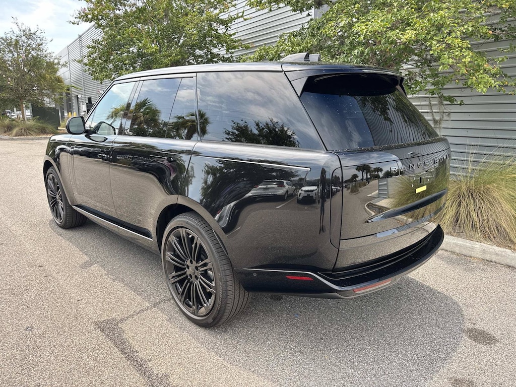 New 2026 Land Rover Range Rover SE SUV