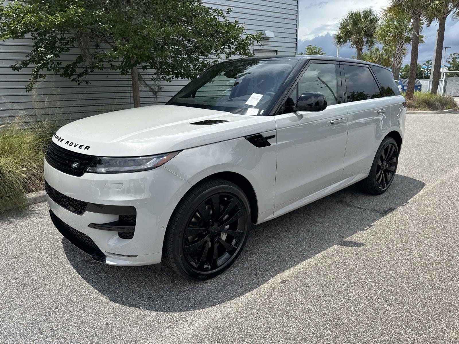 2026 Land Rover Range Rover Sport P400 MHEV Dynamic SE's photo