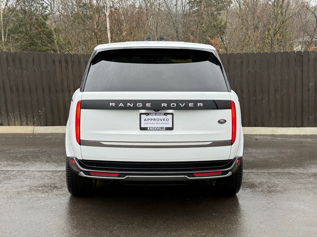 2023 Land Rover Range Rover SE photo 4