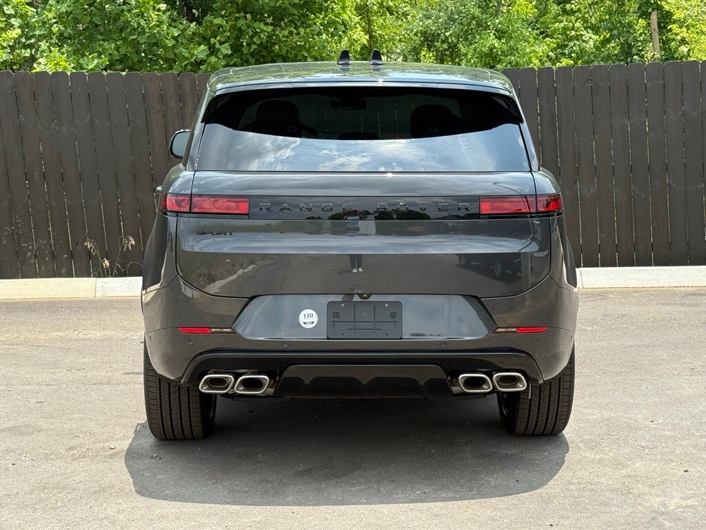2025 Land Rover Range Rover Sport SE photo 2