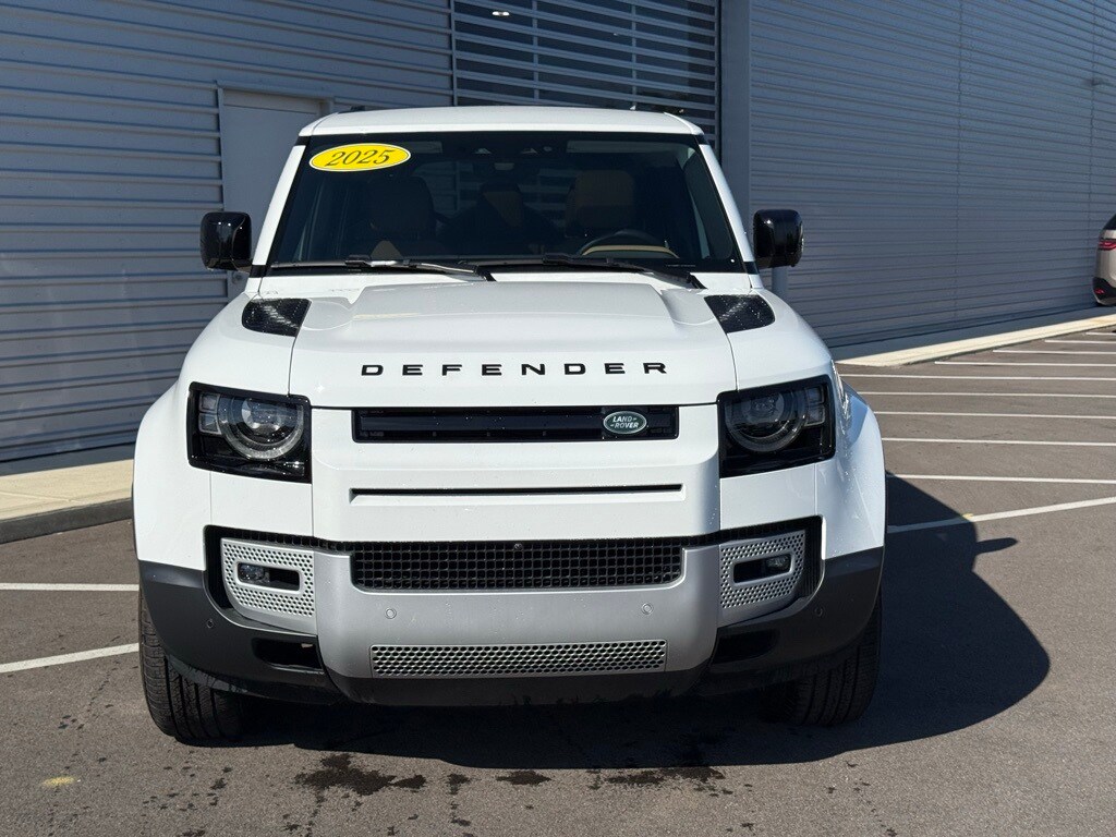 2025 Land Rover Defender 110 S photo 2