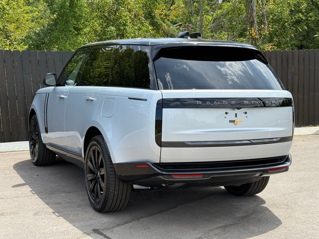 New 2025 Land Rover Range Rover SE Phev SUV