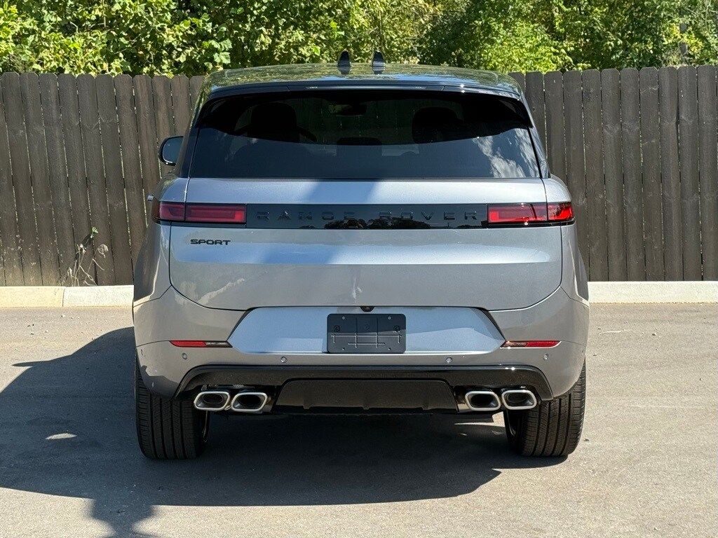 2025 Land Rover Range Rover Sport SE photo 2