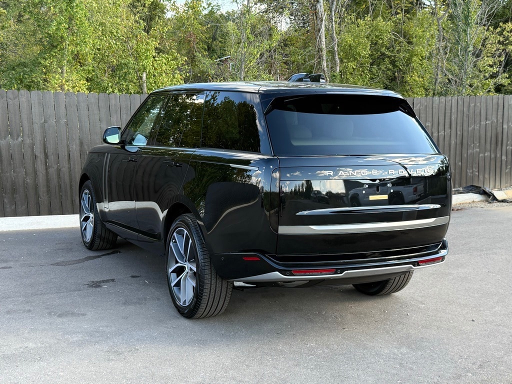 New 2025 Land Rover Range Rover SE SUV