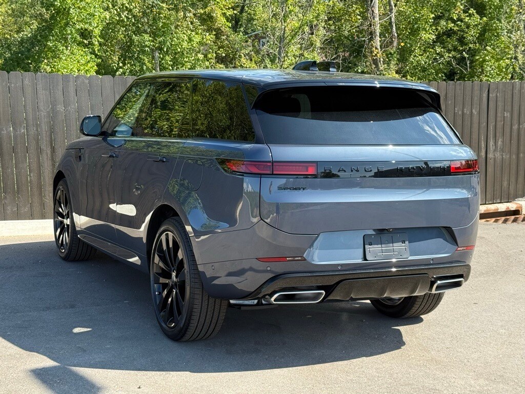 2025 Land Rover Range Rover Sport SE photo 3