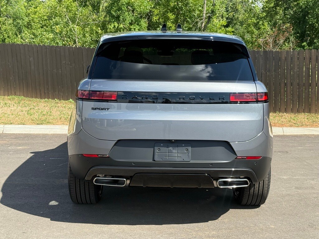 2025 Land Rover Range Rover Sport SE photo 4