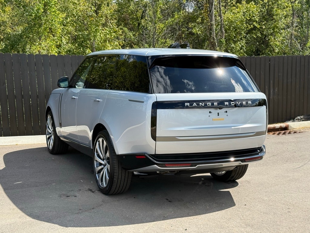 New 2025 Land Rover Range Rover SE 530PS SUV