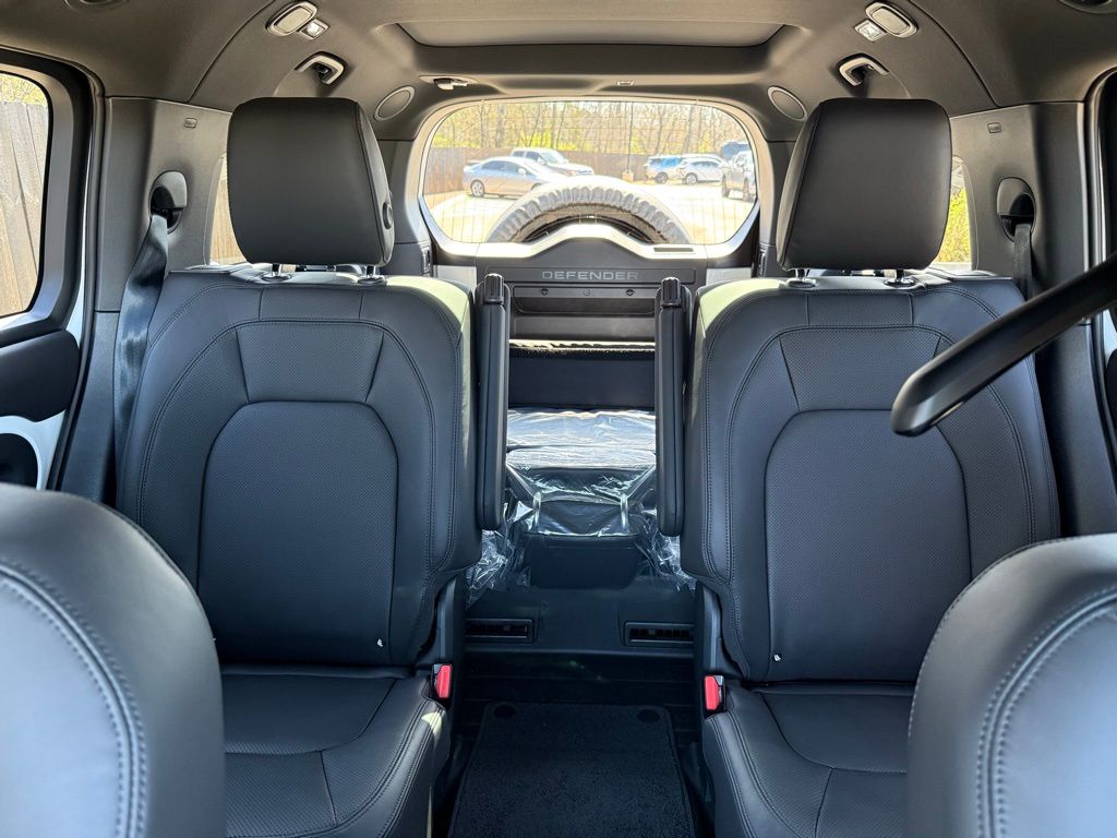 2026 Land Rover Defender X-Dynamic SE - Photo 35