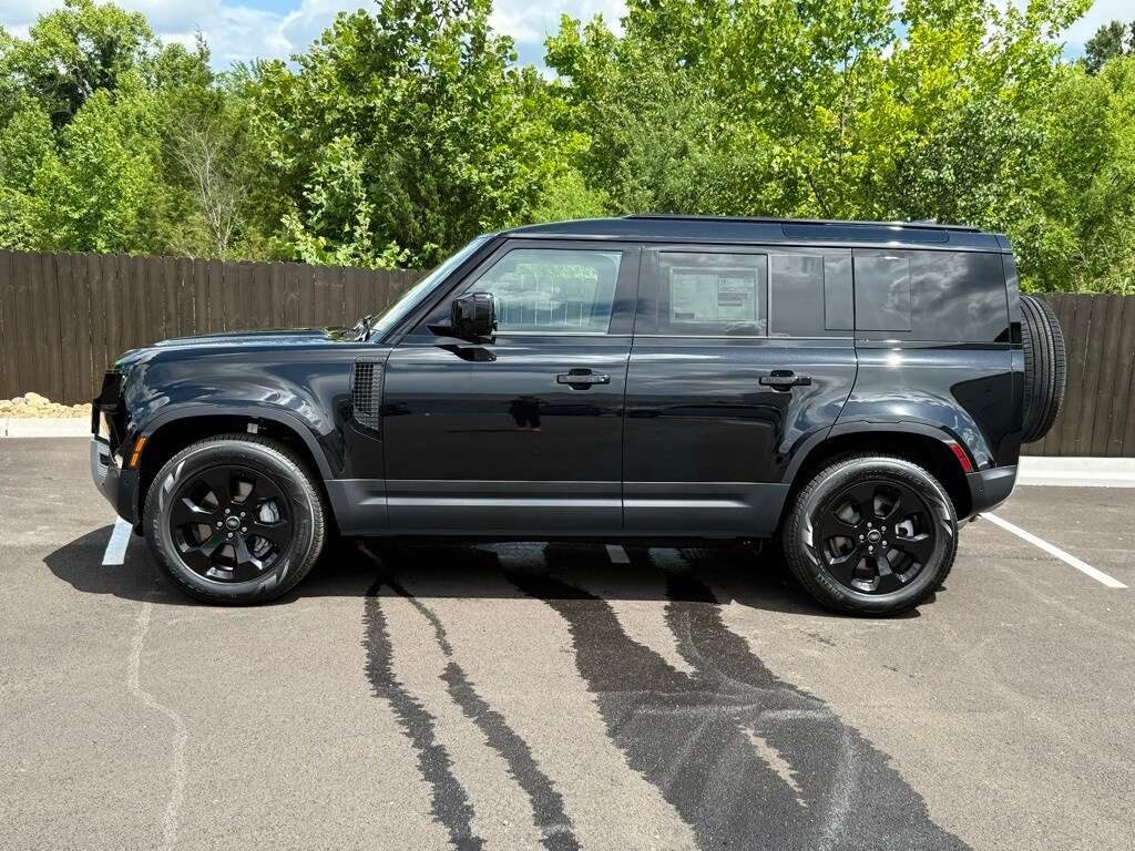 2025 Land Rover Defender 110 S photo 2