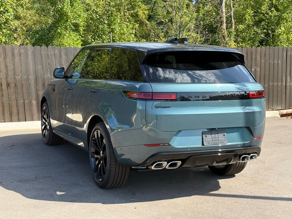 2025 Land Rover Range Rover Sport SE photo 3