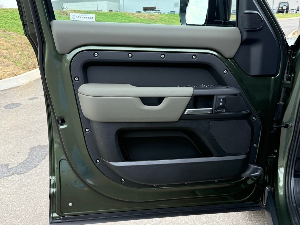 2026 Land Rover Defender X-Dynamic SE - Photo 15
