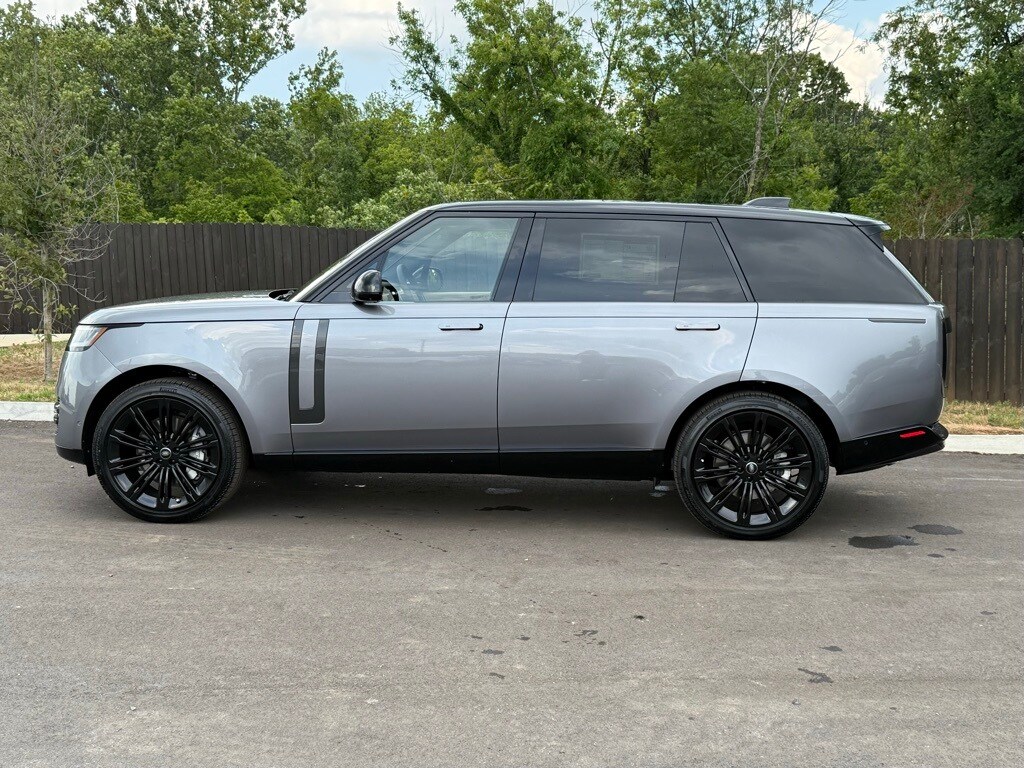 2025 Land Rover Range Rover SE photo 2