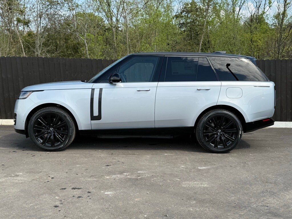 2025 Land Rover Range Rover SE photo 2
